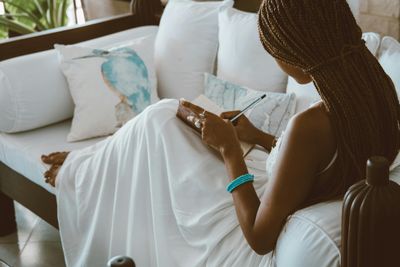 5 Zodiak Paling Introvert yang Lebih Nyaman Menyendiri, Apa Saja?