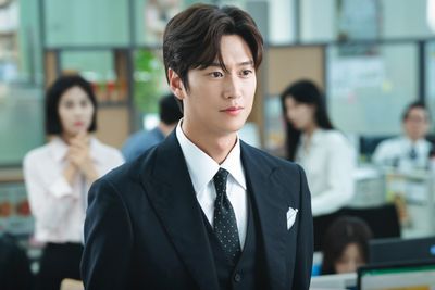 Na In Woo Siap Main di Drama Korea-Jepang Love is for The Dogs Sebagai Pewaris Misterius