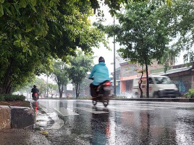 Hujan Diprediksi Guyur Jakarta Siang hingga Malam, Warga Diminta Waspada