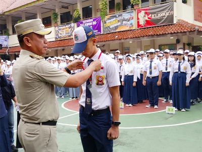 Hari Pertama Sekolah, Wali Kota Munjirin Semangati Siswa Baru di SMAN 39