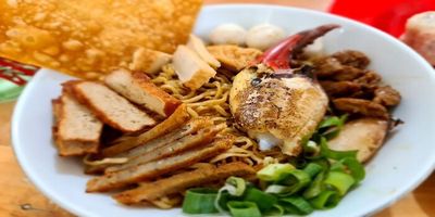 Bakmi Kepiting Asli Pontianak: Gurihnya Bikin Kangen, Harumnya Bikin Pulang!