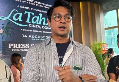 Deva Mahenra Pasrah Disebut sebagai Duta Perselingkuhan karena Perannya di Film La Tahzan
