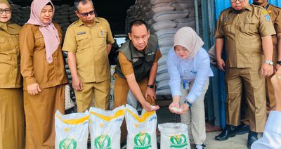 DKP Tanjab Barat Pastikan Kualitas Beras CBP Bulog Layak Konsumsi Sebelum Disalurkan