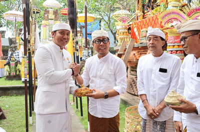 Wawali Arya Wibawa Hadiri Pemelaspasan Dan Pujawali Pura Batur Sakti Dalem Majapahit.