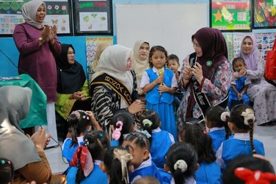 Sekolah Bukan Cuma Belajar! Bunda PAUD Ajak Anak Cinta Lingkungan Sekolah