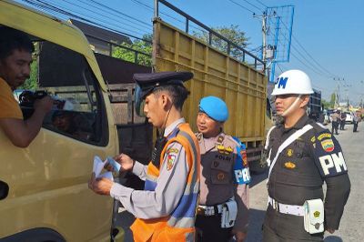 Razia Di Jalan Lintas Pekanbaru-Bangkinang sejumlah pengendara terjaring Razia