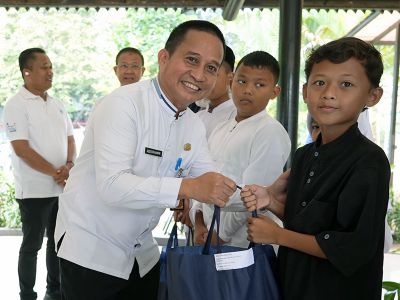300 Anak di Jakbar Dapet Bantuan dari Yayasan Amway Peduli