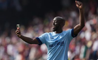 Ngebet Pengin Pindah ke Newcastle, Yoane Wissa Hapus Semua Foto dan Unfollow Brentford di Instagramnya