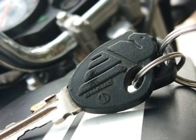 3 Alasan Kunci Kontak Motor Terasa Seret, Jangan Dibiarkan!