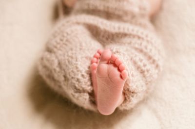 7 Bahan Pakaian yang Wajib Kamu Tau untuk Dihindari oleh Bayi Newborn, Apa Saja Ya?