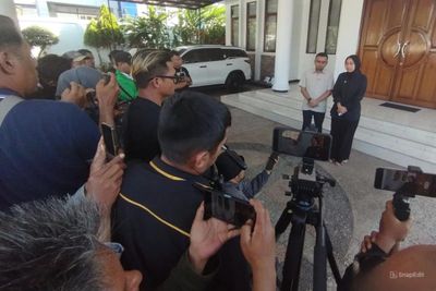 Putra Dedi Mulyadi, Maula Akbar dan Istri Sampaikan Permohonan Maaf atas Insiden di Pendopo Garut