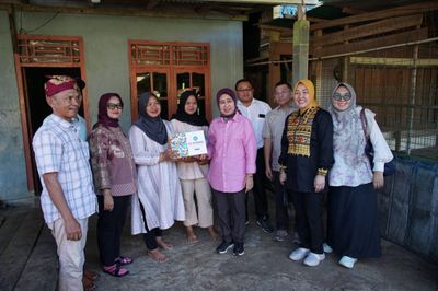 Rektor Unila Kunjungi Siswa Berprestasi di Jabung yang Lulus Masuk Unila