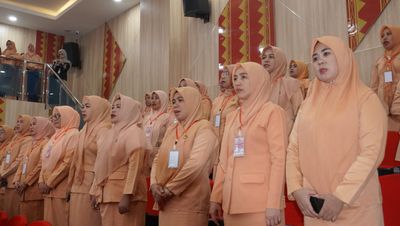 Pengurus DWP Kota Kendari Dikukuhkan, Sekda dan Ketua DWP Sultra Tekankan Peran Strategis Istri ASN