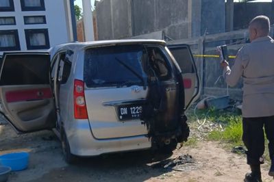 Mobil Anggota DPRD Kabupaten Gorontalo yang Terbakar Diduga Kena Lemparan Bom Molotov