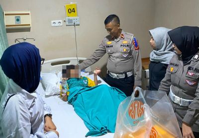 Polwan Polres Purwakarta Berikan Pendampingan Psikologis untuk Korban Kecelakaan Lalu Lintas