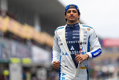 Eks Tim Prinsipal Haas Sebut Carlos Sainz Jr. Menyesal Pilih Williams Ketimbang Audi