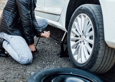 Ban Mobil Pecah di Jalan Tol? Ini 5 Langkah Penting yang Harus Kamu Pahami