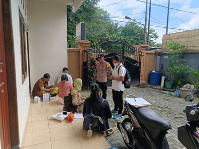 Deteksi Dini HIV dan IMS, Aparat Dampingi Tes Kesehatan Keliling di Rumah Kos