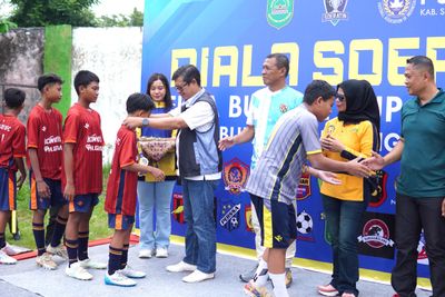 Wabup Subang Resmi Menutup Turnamen Sepak Bola Soeratin Elita Budiarti Cup U-13 dan U-15
