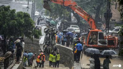 Longsor di Pakistan Tewaskan Tiga Orang, Puluhan Kendaraan Tertimbun Akibat Hujan Deras