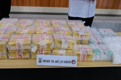 Polda Riau Tangkap Kurir Sabu 25 Kg dan Ribuan Ekstasi Usai Kejar-kejaran di Pelalawan