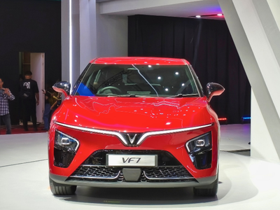 Perbedaan VinFast VF 7 Eco dan Plus, Mana yang Tepat untuk Kamu?