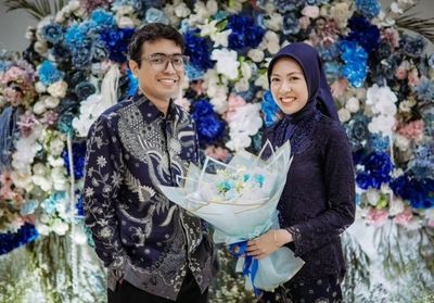 Lamar Ala Intelektual, Bukan Pakai Buket tapi Jurnal