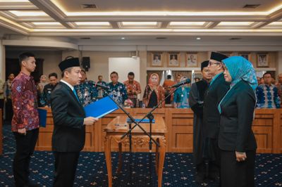 Dua Pejabat Eselon II Pemprov Lampung Dilantik, Riski Jadi Kadis DLH, Fitrianita Kadis Perpustakaan