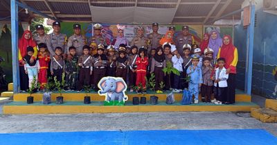 Komnas PA Bengkalis dan Polsek Mandau Edukasi Anak Lewat Program Green Policing