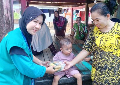 Gencarkan Pencegahan Stunting di Desa Bojo, Mahasiswa KKN IAIN Parepare Blusukan Beri Paket dan Edukasi