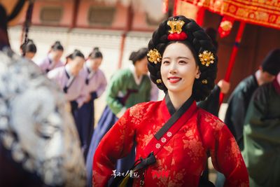 Kang Han Na Jadi Selir Licik Penuh Ambisi di Drakor Saeguk Terbaru Bon Appétit, Your Majesty