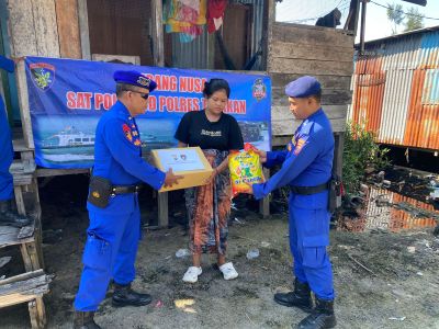 Jalankan Program Sambang Nusa Presisi Sat Polairud Polres Tarakan Memberikan Bantuan Sosial ke Warga Pesisir