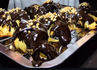 Manis, Renyah, dan Menggoda: Resep Danish Cokelat Blepotan dengan Sentuhan Glaze Kekinian