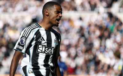 Alexander Isak Disarankan Sabotase Latihan Newcastle Demi Pindah ke Liverpool