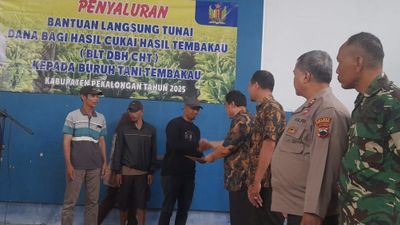 Dinsos Pekalongan Salurkan Dana Cukai untuk Buruh Tani Tembakau
