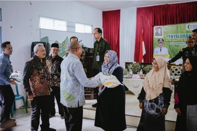 Bupati Banyumas Salurkan Bantuan Beras Untuk Meningkatkan Ketahanan Pangan