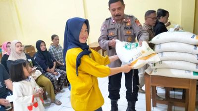 Polres Garut Kawal Penyaluran Bantuan Beras agar Tepat Sasaran