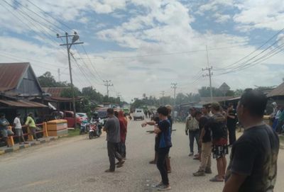 Jalan Rusak Puluhan Tahun, Ribuan Warga Konawe Blokir Jalan Nasional: Kami Sudah Terlalu Lama Bersabar