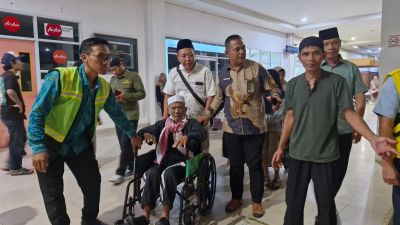 Jemaah Haji Asal Tulang Bawang yang Sempat Dirawat di Arab Saudi Akhirnya Kembali ke Tanah Air