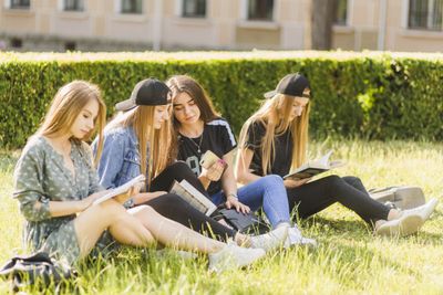 30 Ide Nama Geng Paling Kece yang Bikin Kompak dan Keren