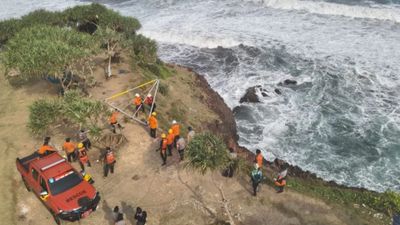 Operasi Pencarian Dua Mahasiswa Hilang di Pantai Puncak Guha Dihentikan, Pemantauan Tetap Dilanjutkan