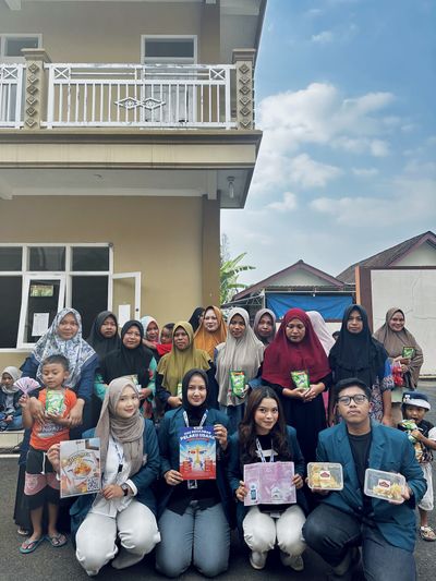 KKNT Tim 41 Digitalisasikan Produk UMKM Kongmel di Dusun Tumbrep