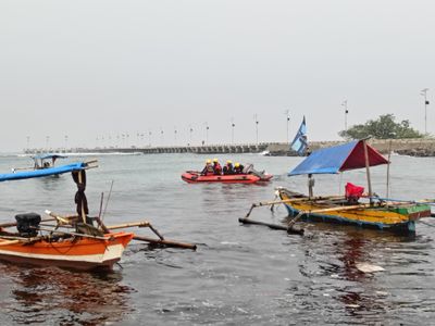Asyik Berenang di Pantai Terjun Lampung Selatan, Dua Pemuda Terseret Arus