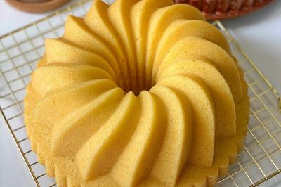 4 Resep Bolu Tape Sederhana, Dijamin Lembut dan Mengembang!