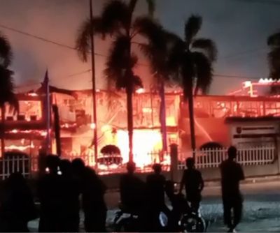 Senin Dini Hari yang Mencekam: Kantor Disnakertrans Riau Dilalap Api