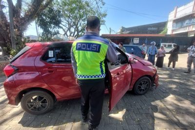Truk Tabrak 2 Mobil di Poros Maros-Pangkep, 3 Kendaraan Ringsek