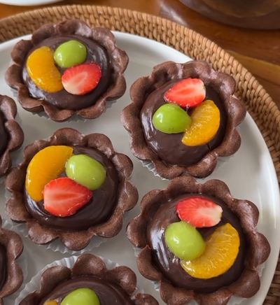 Manis, Lembut, dan Segar: Resep Kue Sus Buah dengan Krim Cokelat