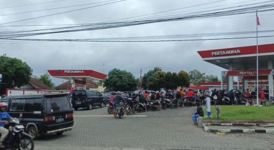 Warga Jember Terobos Jalur Alternatif Gunung Gumitir Buru BBM ke Banyuwangi: Untuk Kerja di Kebun