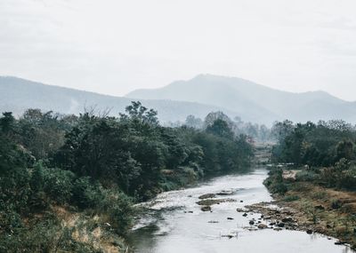 17 Caption Singkat Tentang Sungai yang Keren, Puitis, dan Bikin Feed Kamu Makin Estetik