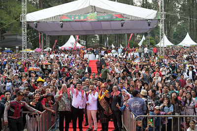 Buka Festival Bunga dan Buah 2025, Bobby Nasution: Event Ini Harus Jaga Alam dan Majukan UMKM Karo
